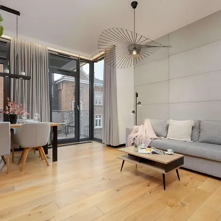 Stylish With 2 Bedrooms, Parking, Balcony, And Ac By Renters Prestige 아파트