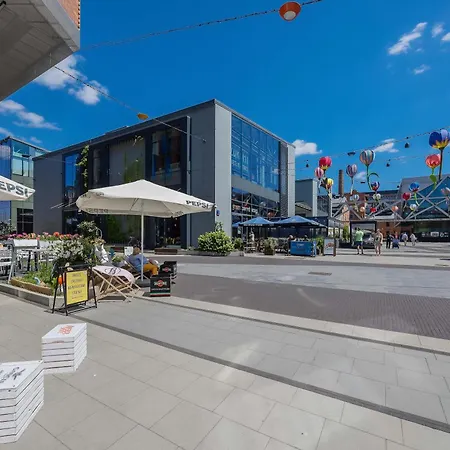 Stylish With 2 Bedrooms, Parking, Balcony, And Ac By Renters Prestige * 바르샤바