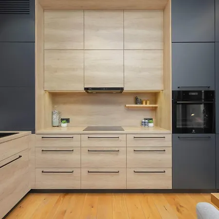 Stylish With 2 Bedrooms, Parking, Balcony, And Ac By Renters Prestige Apartamento