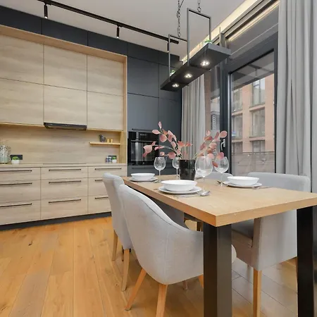 Stylish With 2 Bedrooms, Parking, Balcony, And Ac By Renters Prestige Apartamento *