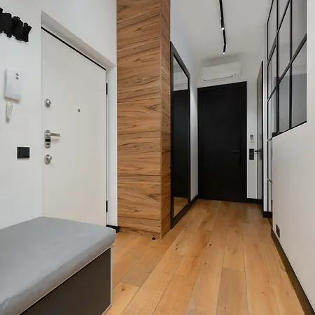 Stylish With 2 Bedrooms, Parking, Balcony, And Ac By Renters Prestige Apartamento